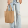 24/7-Tasche North South aus cappuccinofarbenem Leder mit verstellbaren Trägern
