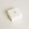 Anhänger in Form des Buchstabens E aus goldfarbenem Messing mit Kristallen