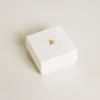 Anhänger in Form des Buchstabens W aus goldfarbenem Messing mit Kristallen