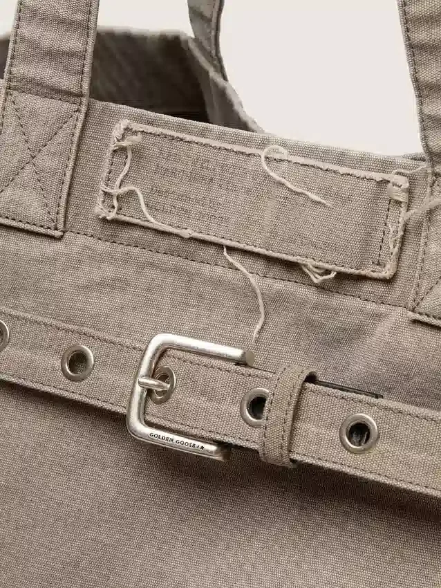 Anthrazitfarbene Canvas-Tragetasche mit Stickerei und Details in Antiksilber
