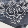 Anthrazitgrauer Schal mit Paisley-Print