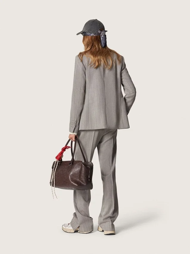 Anthrazitgrauer Schal mit Paisley-Print