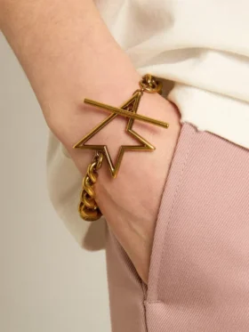 Armband aus antikgoldfarbener, sich verjüngender Kette mit sternförmigem Verschluss