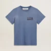 Ausgebleichtes hellblaues Damen-Hemd mit Aufdruck auf der Brust