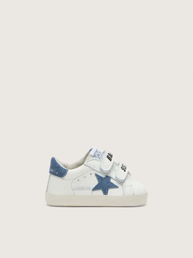 Baby Old School aus weissem Leder mit einem Stern aus denimblauem Wildleder