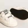Baby-School-Set aus weissem Nappaleder mit rosa Lederlasche an der Ferse