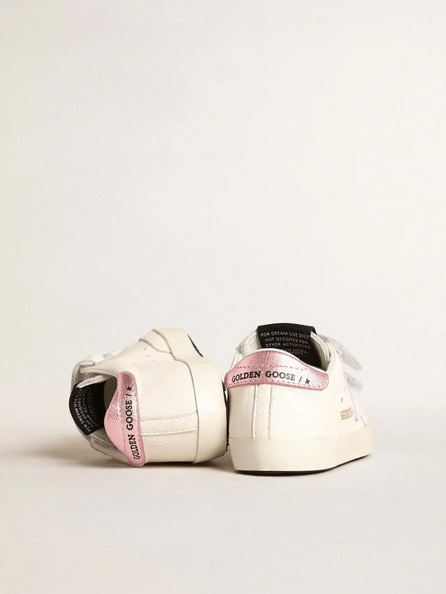 Baby-School-Set aus weissem Nappaleder mit rosa Lederlasche an der Ferse