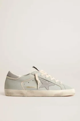 Babyblauer Super-Star für Damen aus Nappa mit grauem Lederstern und Fersenlasche