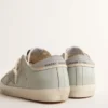 Babyblauer Super-Star für Damen aus Nappa mit grauem Lederstern und Fersenlasche
