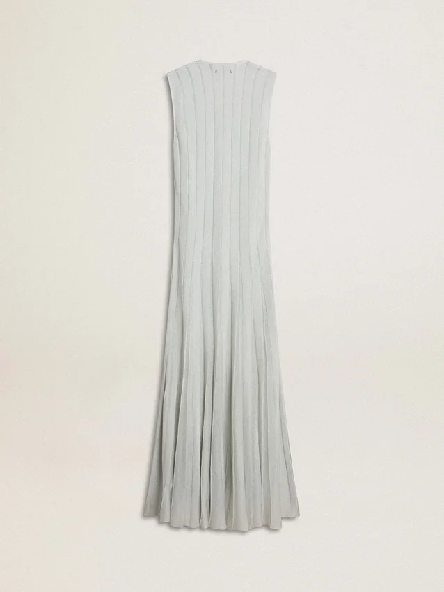 Babyblaues Damenkleid mit vertikalem Streifenmuster