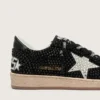 Ball Star aus schwarzem Wildleder mit weissem Stern und Swarovski-Kristallen
