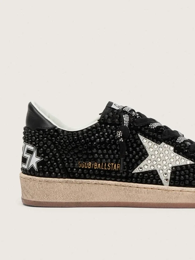 Ball Star aus schwarzem Wildleder mit weissem Stern und Swarovski-Kristallen