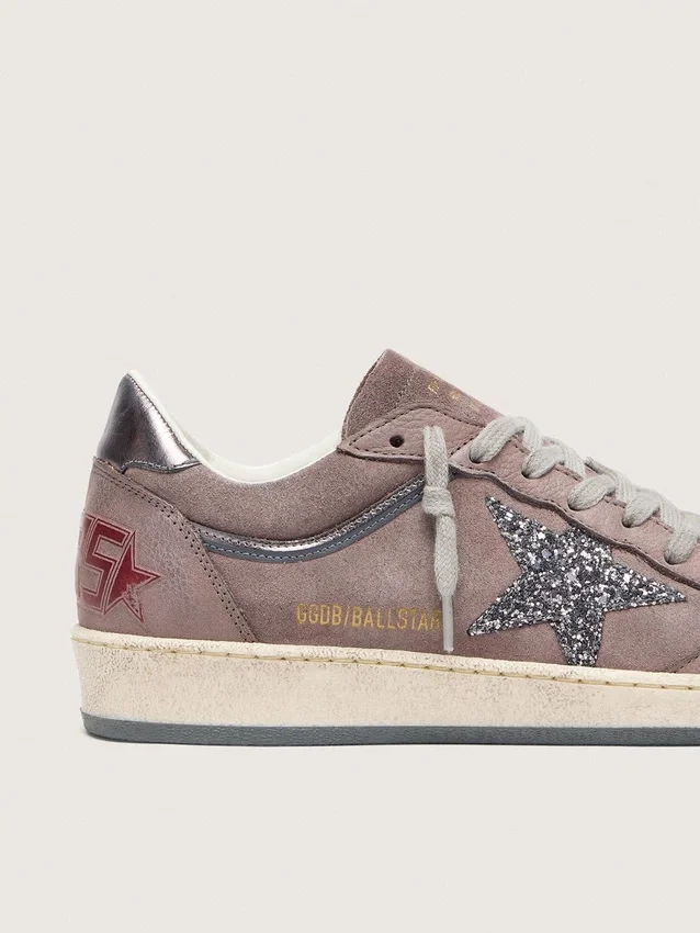 Ball Star für Damen aus lavendelfarbenem Wildleder mit silbernem Glitzerstern und Fersenlasche aus laminiertem Leder