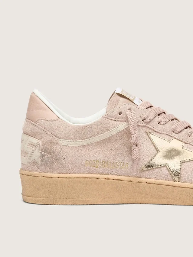 Ball Star für Damen aus puderrosa Wildleder mit metallisch-goldenem Stern