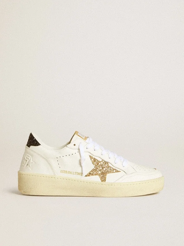 Ball Star für Damen aus weissem Leder mit goldenem Glitzerstern und schwarzer Glitzer-Fersenlasche