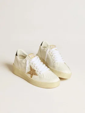 Ball Star für Damen aus weissem Leder mit goldenem Glitzerstern und schwarzer Glitzer-Fersenlasche
