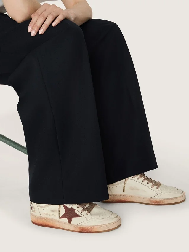 Ball Star für Damen aus weissem Leder mit rostfarbenem Lederstern und Fersenlasche