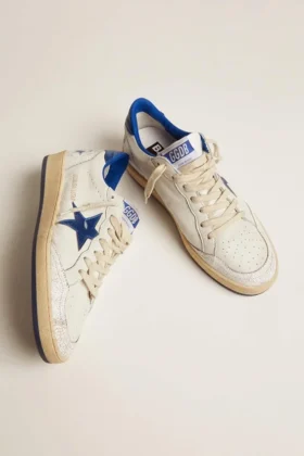 Ball Star für Damen aus weissem Nappa mit hellblauem Stern aus Metallic-Leder und Fersenlasche