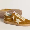 Ball Star für Damen aus Wildleder mit beigem Lederstern und Fersenlasche aus Ponyfell