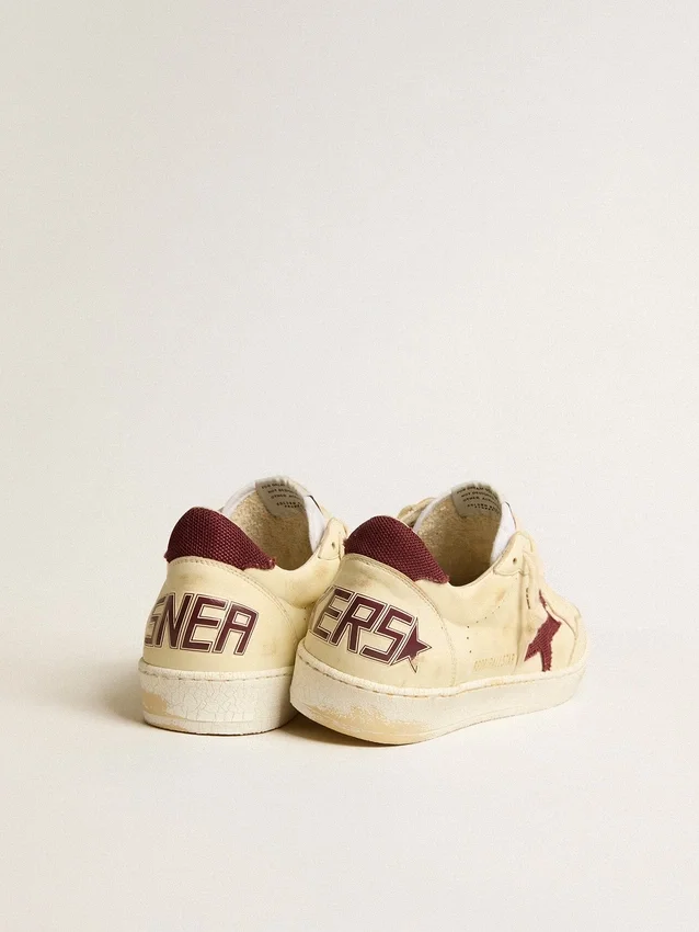 Ball Star für Herren aus beigem Nappa mit burgunderrotem Mesh-Stern und Fersenlasche