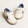 Ball Star Junior mit blauem Metallic-Lederstern und Fersenlasche