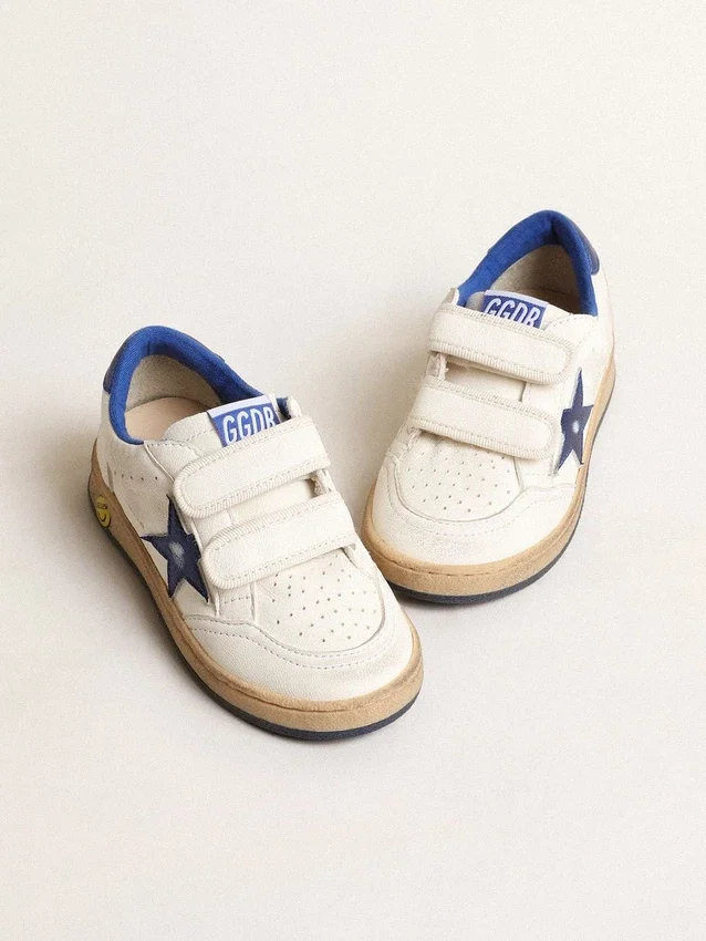 Ball Star Junior mit blauem Metallic-Lederstern und Fersenlasche