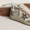 Ball Star LTD aus weissem Nappaleder und altrosa Wildleder mit silbermetallischem Lederstern und Fersenlasche