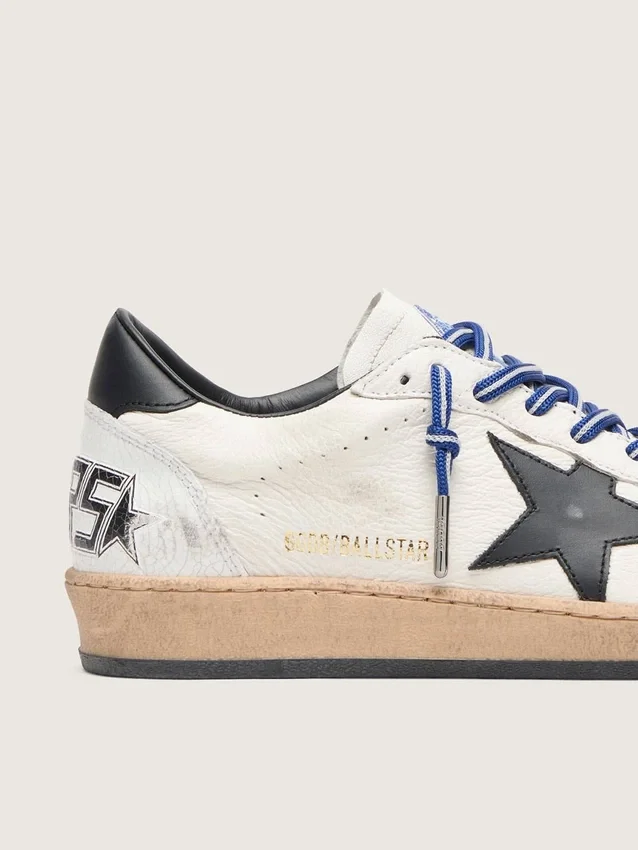 Ball Star LTD für Damen aus weissem Nappaleder mit schwarzem Lederstern und Fersenlasche