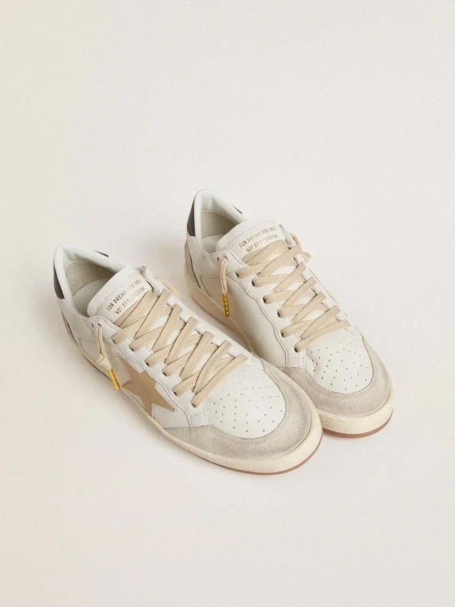 Ball Star LTD für Damen mit beigem Stern und schwarzer Fersenlasche