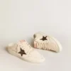 Ball Star Sabots aus elfenbeinfarbenem Nappa mit bronzefarbenem Glitzerstern