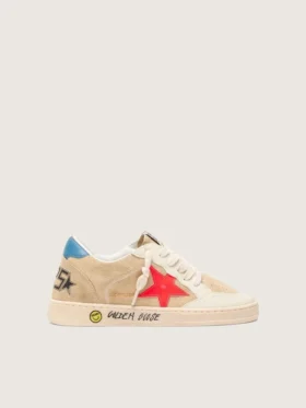 Ball Star Young aus beigem Wildleder mit rotem Stern und hellblauer Fersenlasche
