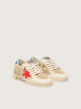Ball Star Young aus beigem Wildleder mit rotem Stern und hellblauer Fersenlasche