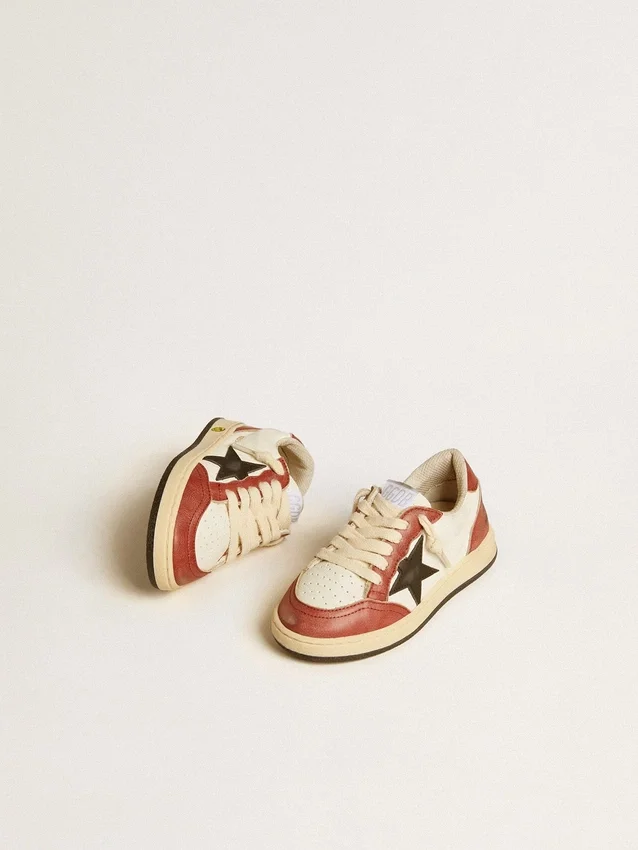 Ball Star Young aus Nappa mit schwarzem Stern und roten Ledereinsätzen