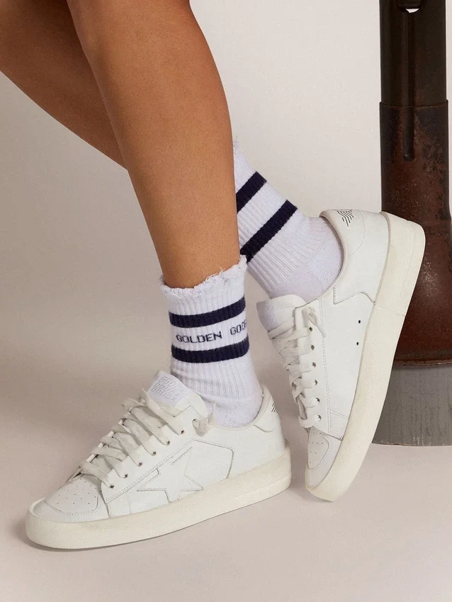 Baumwollsocken mit Used-Look, blauen Streifen und Logo