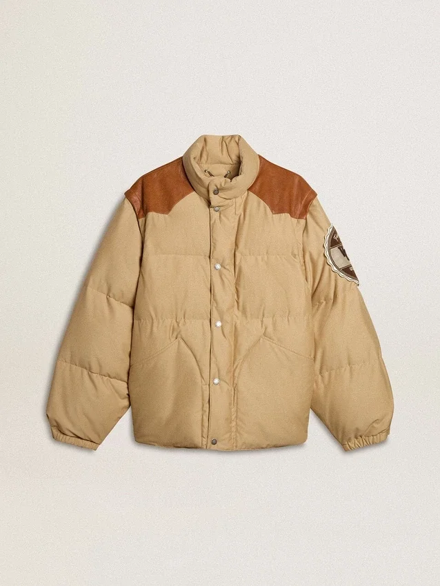 Beige Bomberjacke mit Leder- und Aufnähdetails