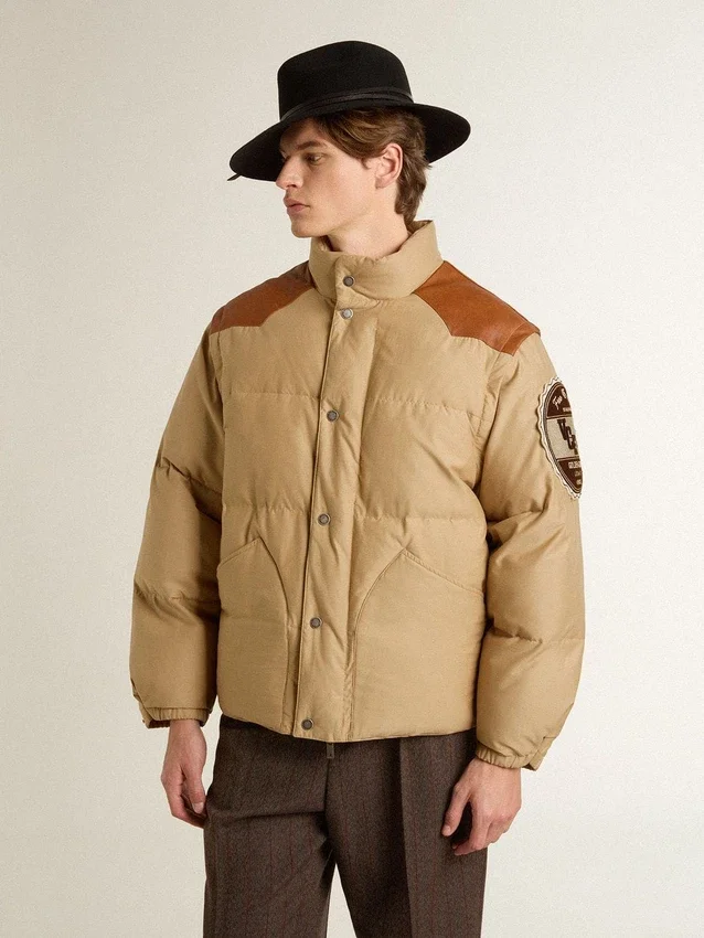 Beige Bomberjacke mit Leder- und Aufnähdetails