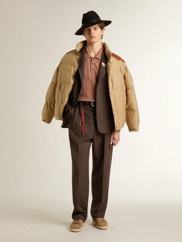 Beige Bomberjacke mit Leder- und Aufnähdetails