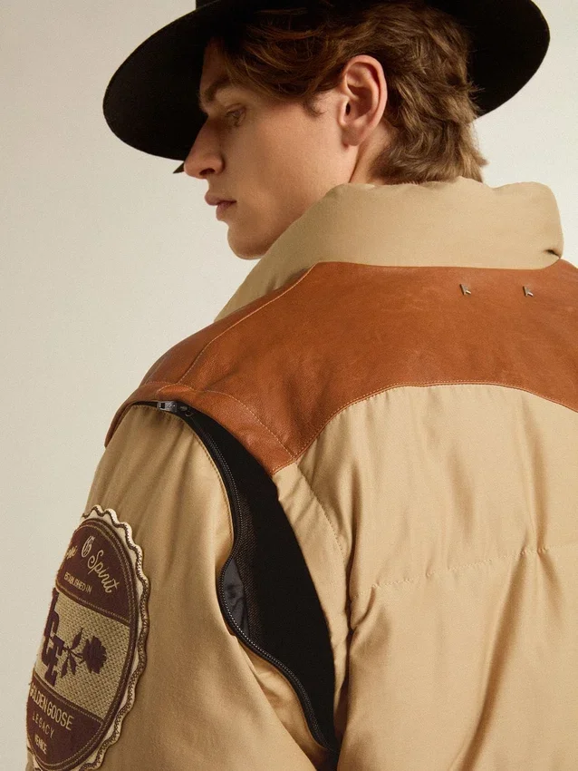 Beige Bomberjacke mit Leder- und Aufnähdetails