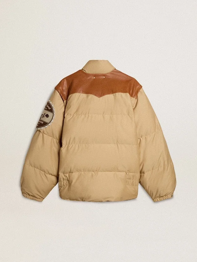 Beige Bomberjacke mit Leder- und Aufnähdetails