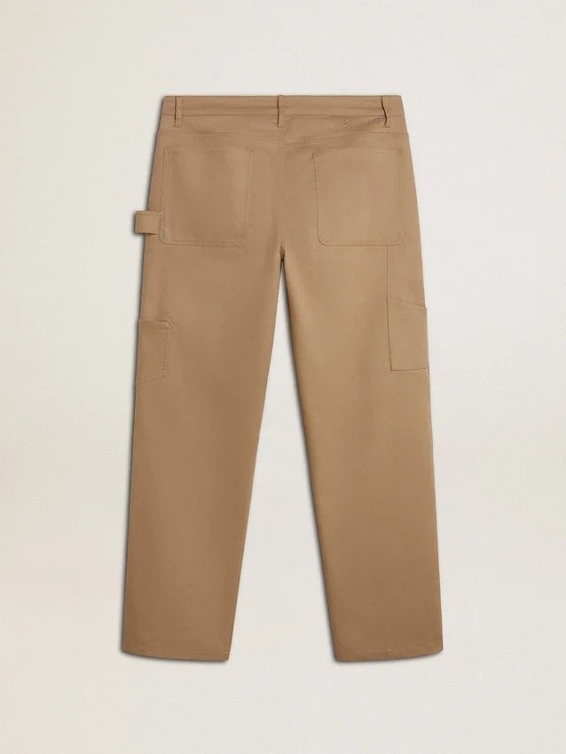 Beige Herrenhose mit Aufnähern