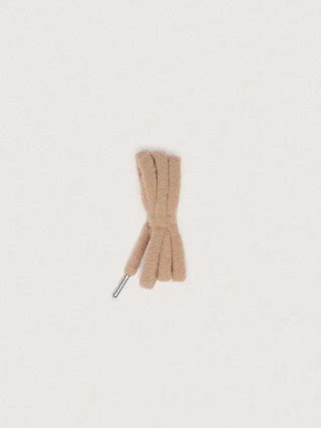 Beigefarbene, bauschige Schnürsenkel