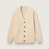 Beigefarbene Damen-Strickjacke mit «Golden»-Schriftzug auf dem Rücken