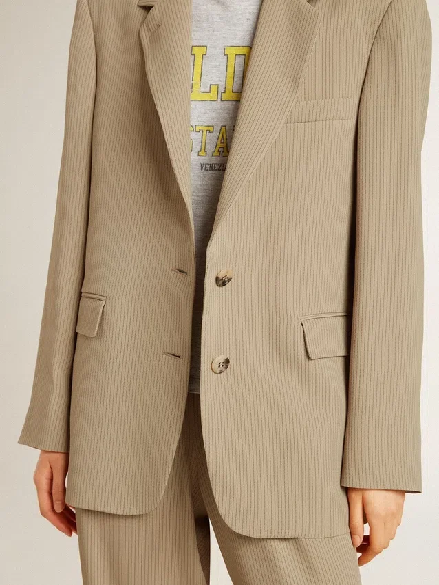 Beigefarbene, einfarbige Damenjacke mit Nadelstreifen und Oversize-Passform