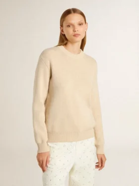 Beiger Damenpullover mit «Golden»-Schriftzug auf dem Rücken