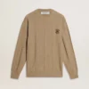 Beiger Herrenpullover mit gesticktem Logo