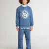 Blaues Kinder-Sweatshirt mit weissen geprägten Aufnähern