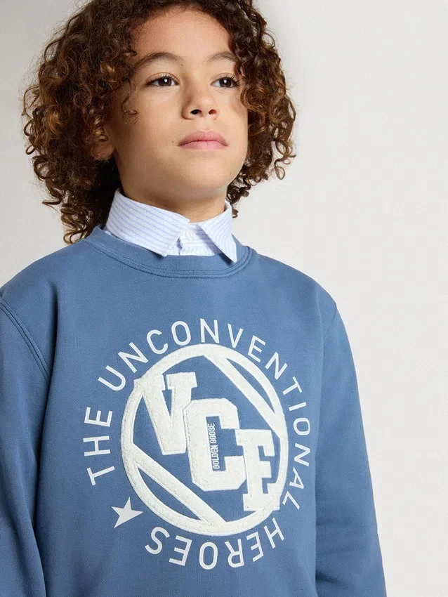 Blaues Kinder-Sweatshirt mit weissen geprägten Aufnähern
