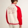 Bomberjacke in abgenutztem Weiss und Rot mit Stickerei