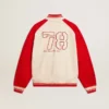 Bomberjacke in abgenutztem Weiss und Rot mit Stickerei