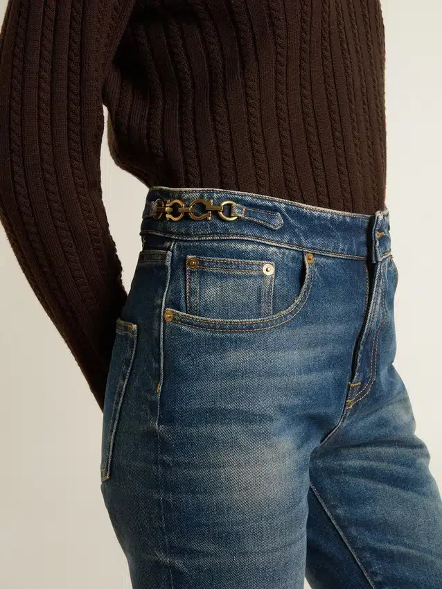 Bootcut-Jeans für Damen mit Vintage-Waschung und metallischen Details